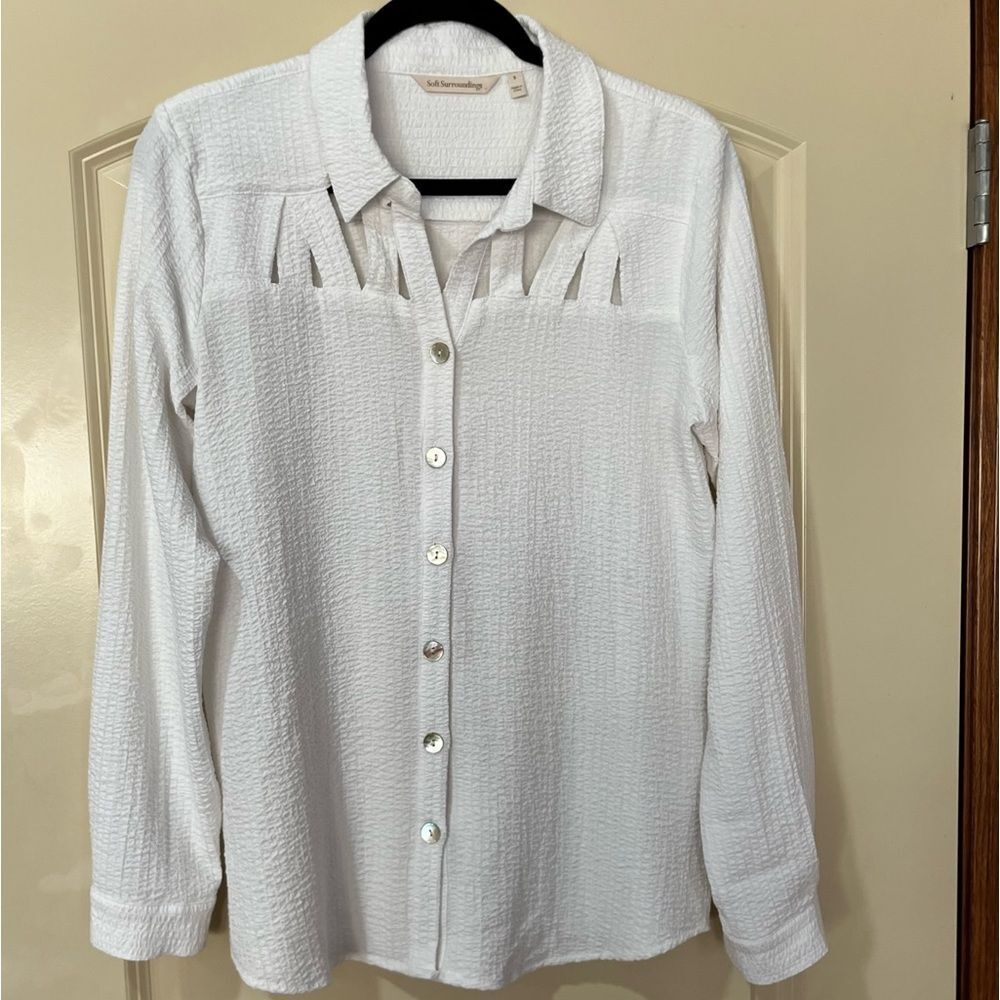 SOFT SURROUNDINGS Long Sleeve Button Front Cut Out Top Women’s Size Small